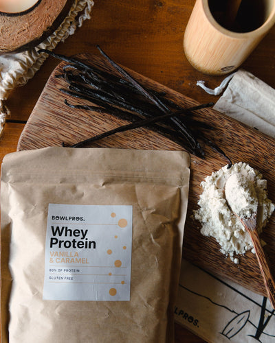 Le proteine whey sono proteine del siero del latte concentrate con soli aromi naturali di vaniglia e caramello e dolcificati con sola stevia ed eritritolo